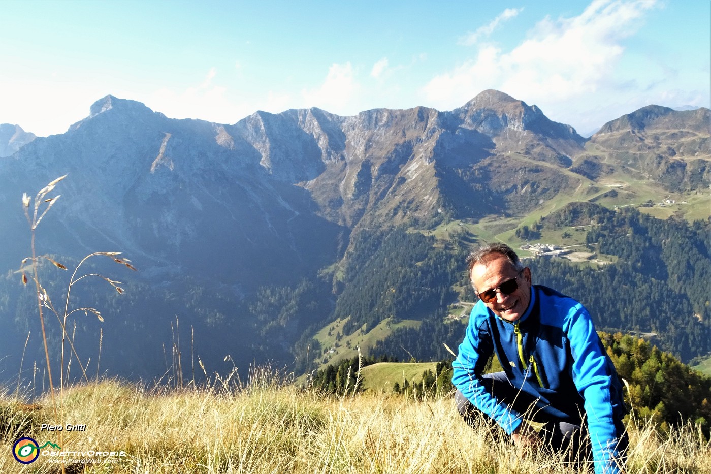 37 La faticosa salita sta terminando ed i panorami si allargano.JPG